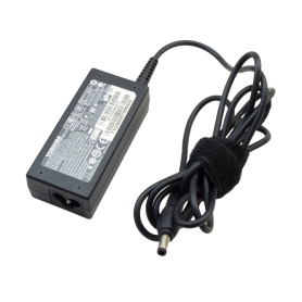 آداپتور لپ تاپی 19 ولت 2.37 آمپر بین راهی 19V-2.37A مارک TOSHIBA